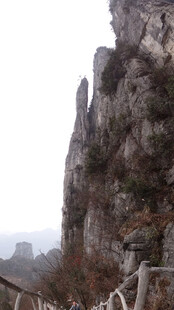 恩施险峻山间栈道景观