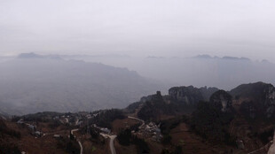 恩施雾中群山景观