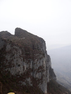 恩施巍峨险峻的高山峭壁