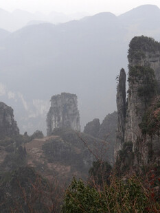恩施壮观奇峰林立的山间景色