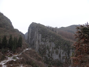 恩施山间峻岭景色