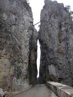 恩施山间裂谷通道