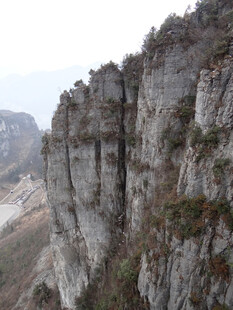 恩施险峻壮观的陡峭岩石山峰