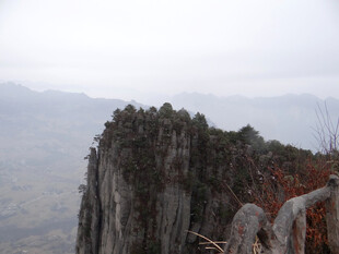 恩施险峻悬崖 壮丽山景奇观