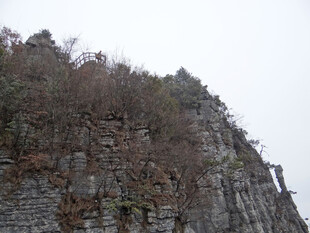 恩施陡峭险峻的山林岩石景观