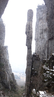 恩施奇峰耸立的壮观自然景观