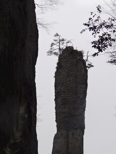 恩施高耸岩柱 自然奇景