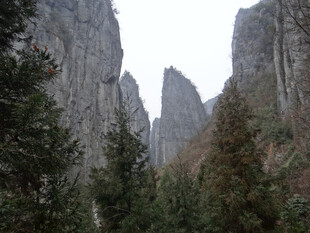 恩施壮丽山间景色