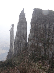 恩施雾中险峻奇峰