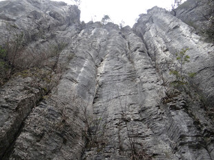 恩施壮观陡峭的岩石山峰
