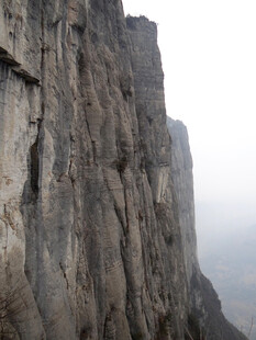 恩施陡峭悬崖绝壁景观