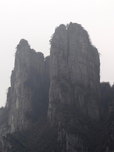 恩施巍峨壮观的奇特山峰