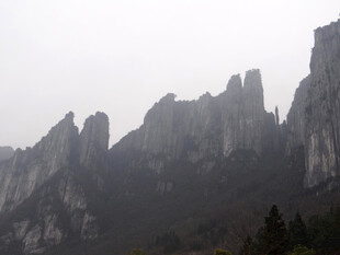 恩施壮观山峦景色