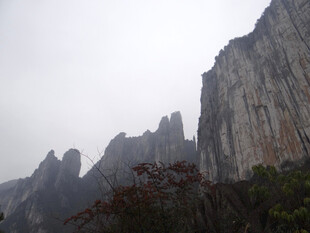 恩施巍峨险峻的壮丽山峰
