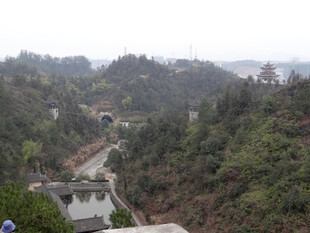 恩施山间村落景色