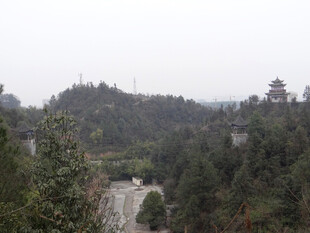 恩施山间河谷风景图