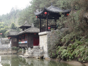 恩施中式水边古建景观