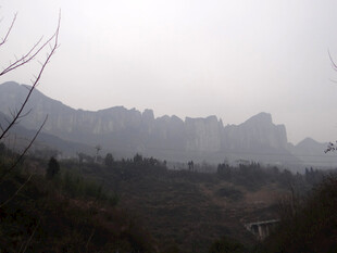 恩施雾中群山景色