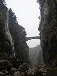 恩施峡谷间的桥梁景观