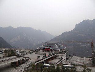 恩施山间施工场景