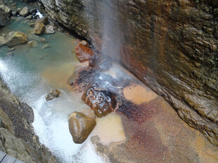 恩施山间溪流瀑布景观