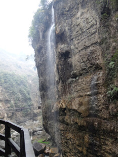 恩施山间瀑布景观