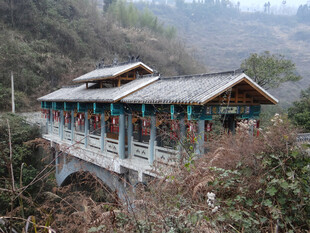 恩施山间古雅木屋 隐于自然