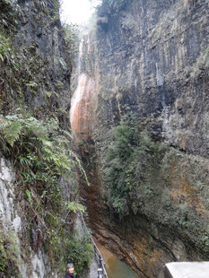 恩施峡谷间的自然壮丽景观