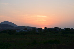 日落时分的山野风光