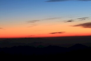 日落时分的绚丽天空