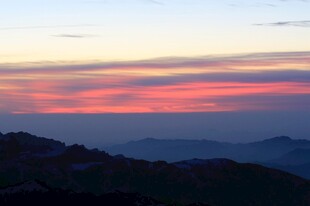 山间绚丽晚霞美景