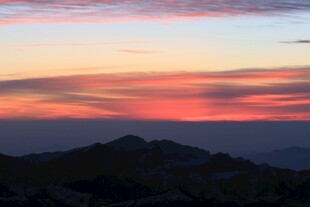 山间绚丽晚霞美景