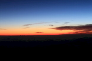 日落时分天空绚丽美景