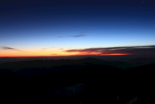 壮丽日落时分的天空美景