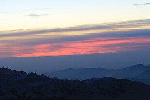 山间绚丽晚霞美景