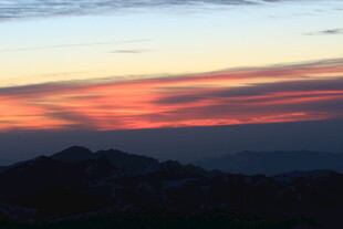 日落时分的绚丽天空