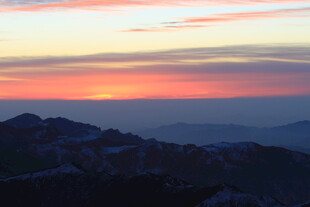 山间绚丽日落美景
