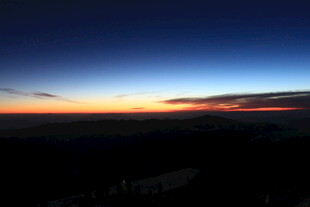 日落时分的天际美景