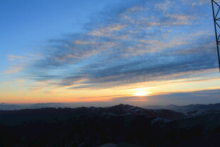 日落时分的绚丽天空景观
