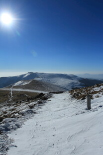 冬日雪山阳光风景