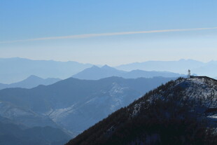 山巅远景 壮阔自然风光