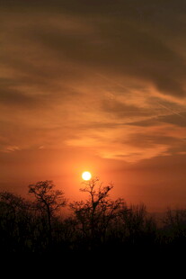 日落时分的绚烂天空