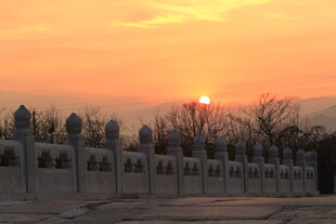 夕阳下的古典建筑景观