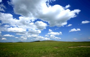 草原蓝天美景