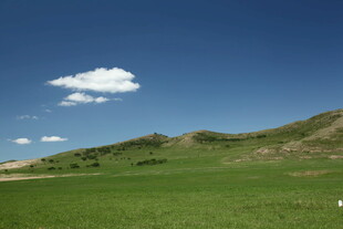 草原蓝天美景