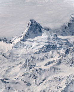 巍峨雪山壮丽景致