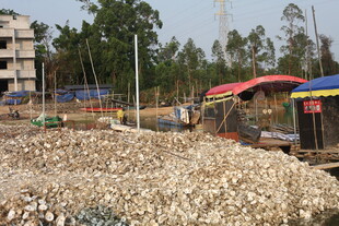 湛江施工现场砂石堆放场景