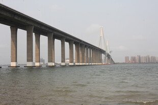 湛江跨海大桥横跨海面