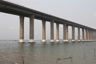 湛江海上大桥壮观景象