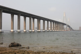 湛江跨海大桥横跨海面景观